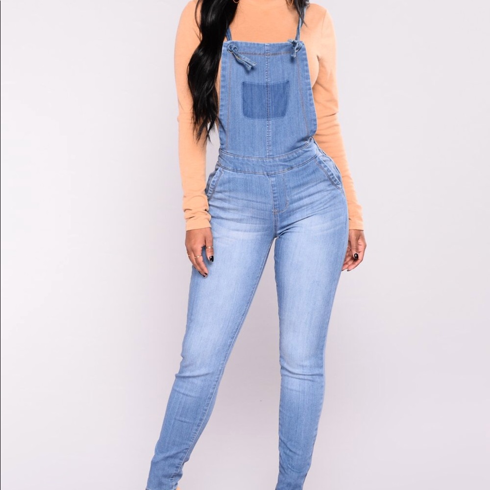 Light wash denim overalls S/M